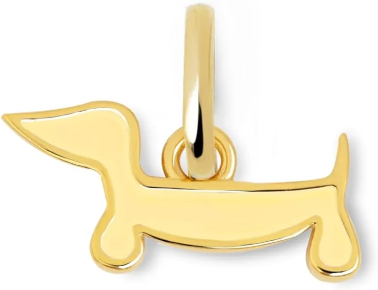 SINGULARU ▫️ Charms Mini Cão Dachshund Esmaltado. Charms em latão com acabamento banhado a ouro de 18 quilates. Pingentes com motivos e esmalte amarelo ou azul. Joias para mulher