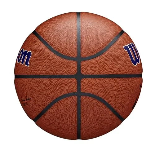 Wilson ▫️ Bola de basquetebol NBA Team Alliance, com superfície «Pure Feel» e tecnologia «Double Depth», com estabilidade de ar melhorada, cor: castanho, tamanho: 7 4