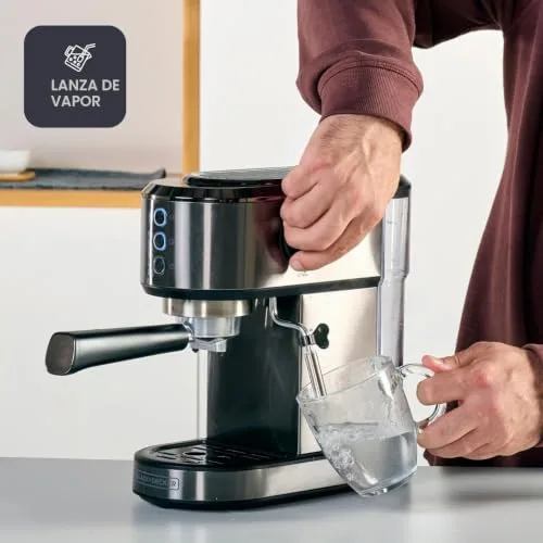 Black+Decker ▫️ Máquina de café expresso BXCO1350E | 1350 W | 20 bar | Sistema Thermoblock | Filtros para 1 e 2 chávenas | Bico de vapor orientável | Reservatório removível de 1 L | Aquecedorde chávenas e tabuleiro coletor de gotas 3