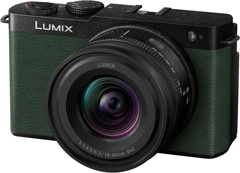 Panasonic ▫️ Câmara Vlog Lumix DC-S9NE-G sem espelho de porta aberta, 24,2 MP, vídeo 6K/4K, PDAF de 779 pontos, WiFi de 5 GHz, verde, com lente S-R1840 18-40mm S