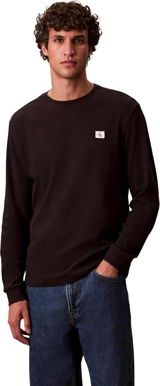 Calvin Klein ▫️ Camiseta de manga comprida para homem, modelo «Waffle Badge», com gola redonda