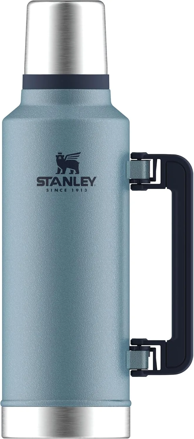 STANLEY ▫️ Garrafa térmica Classic Legendary 1.9L - Mantém-se quente ou fria durante 45 horas - Garrafa térmica para café - Frasco em aço inoxidável - Sem BPA - Pode ser lavado na máquina de lavar loiça - Lago Hammertone