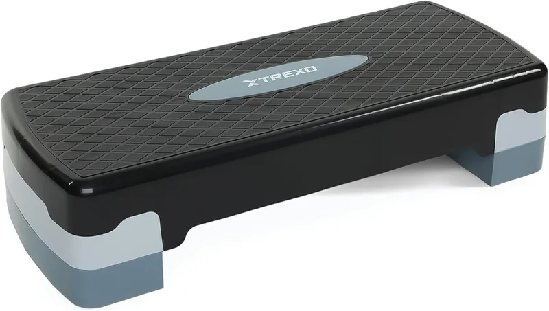 TREXO ▫️ Aerobic Step - Step de 68 x 28 cm para exercícios cardiovasculares e treino de fitness, altura ajustável de 15 a 20 cm, resistente, em polipropileno e TPR. Step de aeróbica de alta qualidade,
