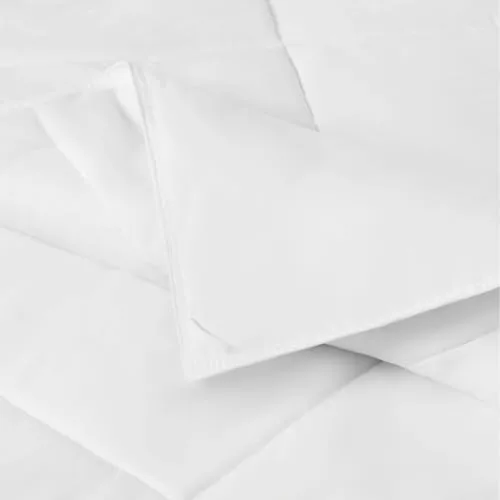 Amazon Basics ▫️ Edredão com enchimento de 300 g/m² - Edredão hipoalergénico com fibra alternativa às penas para cama 135/150/160, 220 x 240 cm, branco 3
