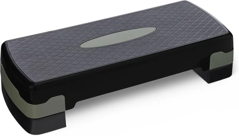 Amazon Basics ▫️ Plataforma de step para exercícios aeróbicos, degrau ajustável para treino em casa, 68,58 cm, preto/cinzento