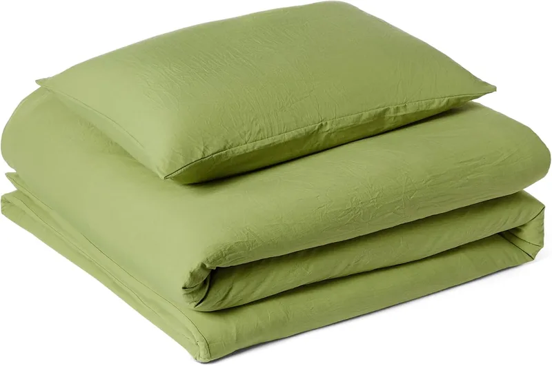 Amazon Basics ▫️ Conjunto de capa de edredão para cama de 80/90 em microfibra pré-lavada, extra suave com efeito amarrotado natural, capa de edredão de 135 x 200 cm e 1 capa de almofada de 50 x 80 cm, verde