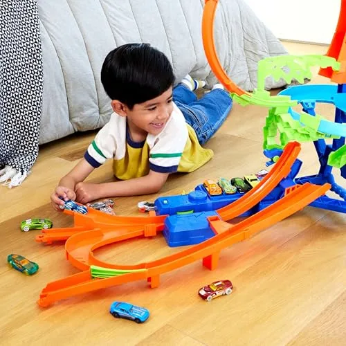 Hot Wheels ▫️ Colisão no Ar – Conjunto de pista e carro de brincar, pista de acrobacias com um carro metálico à escala 1:64 com motor para correr e fazer acrobacias sem parar, JKJ78 2