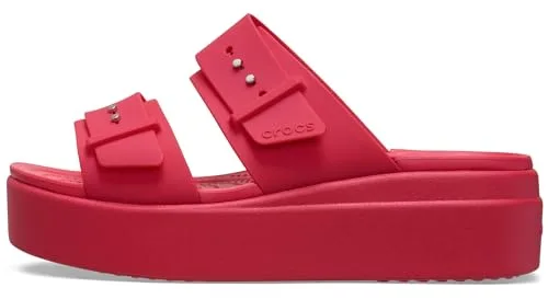 Crocs ▫️ Sandálias Brooklyn Buckle Low Wedge para mulher 4