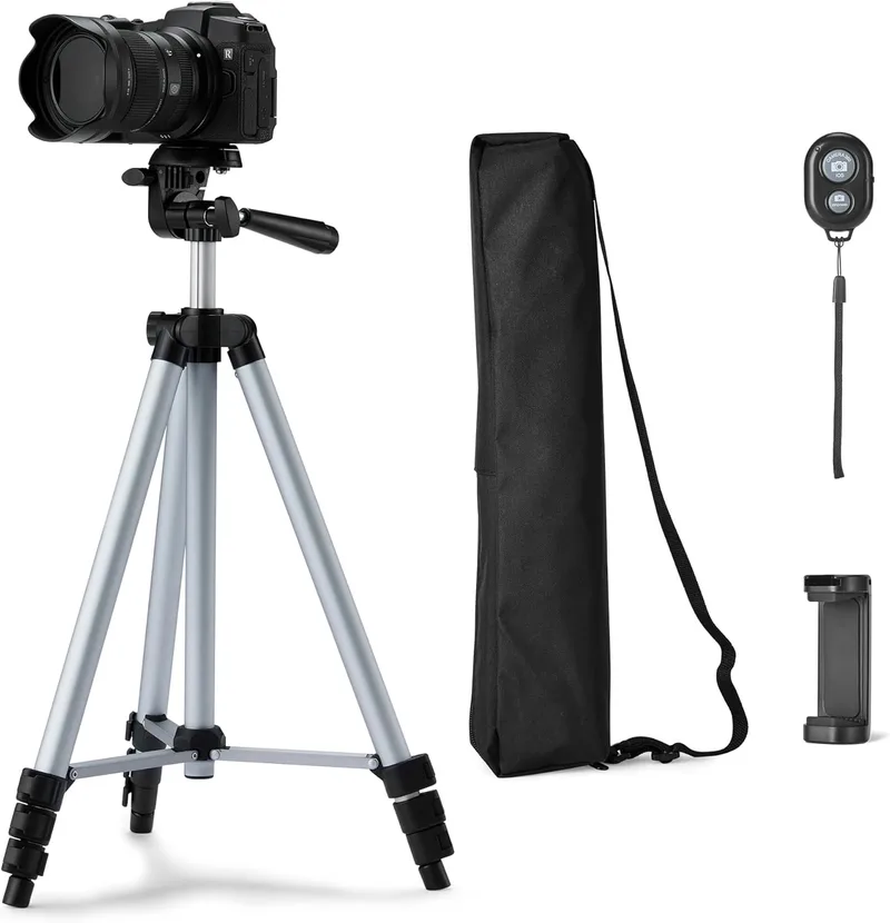 Amazon Basics ▫️ Tripé para telemóvel e câmara digital SLR 127cm/50in, leve, com bolsa, controlo remoto sem fios e suporte para telemóvel, altura ajustável, prateado