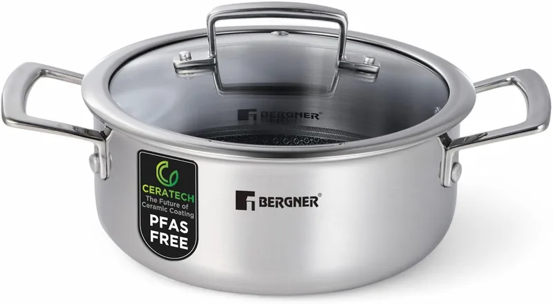 Bergner ▫️ STEELBLUE : Panela híbrida tripla sem PFAS de 20 cm com tampa de vidro : Revestimento cerâmico CERATECH : Aço inoxidável de 3 camadas : Adequado para indução : Resistente a riscos : Construção em favo de mel : Aço inoxidável de 3 camadas : Adequado para indução : Resistente a riscos : Con