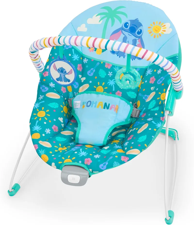 Bright Starts ▫️ Disney Stitch - Espreguiçadeira vibratória para bebé Ohana Paradise barra de brinquedos amovível, 2 brinquedos incluídos, para 0-6 meses