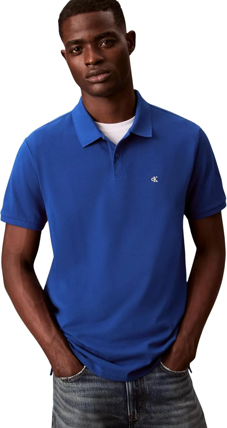 Calvin Klein ▫️ Polo de manga curta para homem, com monograma, em piqué de algodão