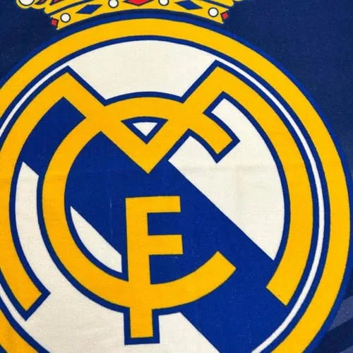 CERDÁ LIFE'S LITTLE MOMENTS ▫️ Toalha do Real Madrid – Toalha oficial com design exclusivo, emblema e cores do clube, ideal para a praia, piscina, casa de banho ou desporto, um acessório prático para os adeptos de futebol 3