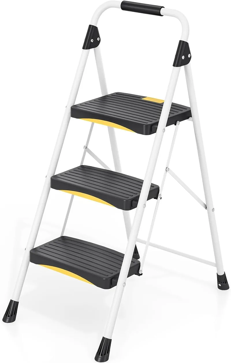 Urackify ▫️ Escada dobrável de 3 degraus, carga até 150 kg, bloqueio de segurança, pedal largo antiderrapante, corrimão, escada de aço portátil para casa, cozinha, escritório, branco