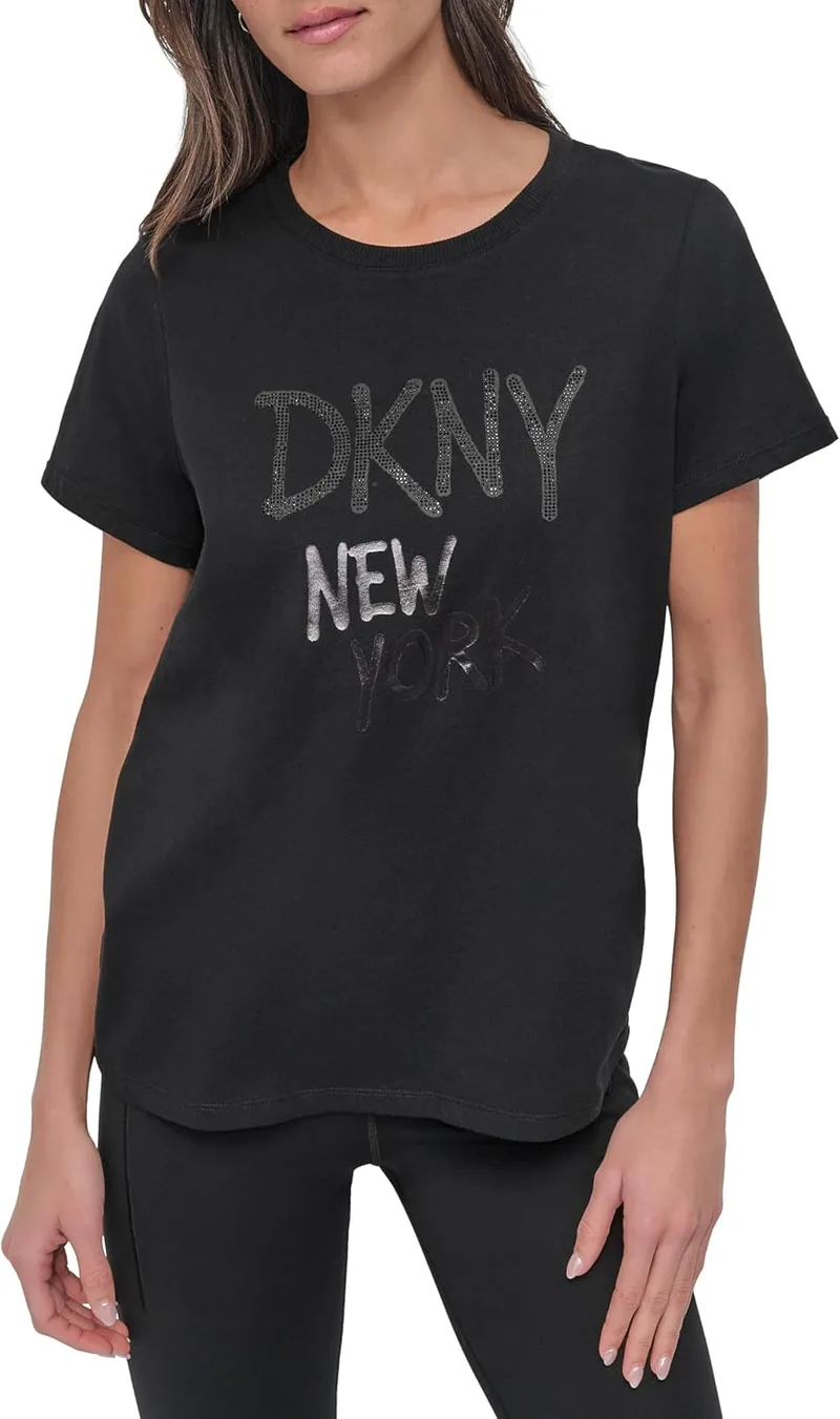 DKNY ▫️ Camisola com estrass, estilo graffiti, manga curta, corte descontraído e gola redonda para mulher