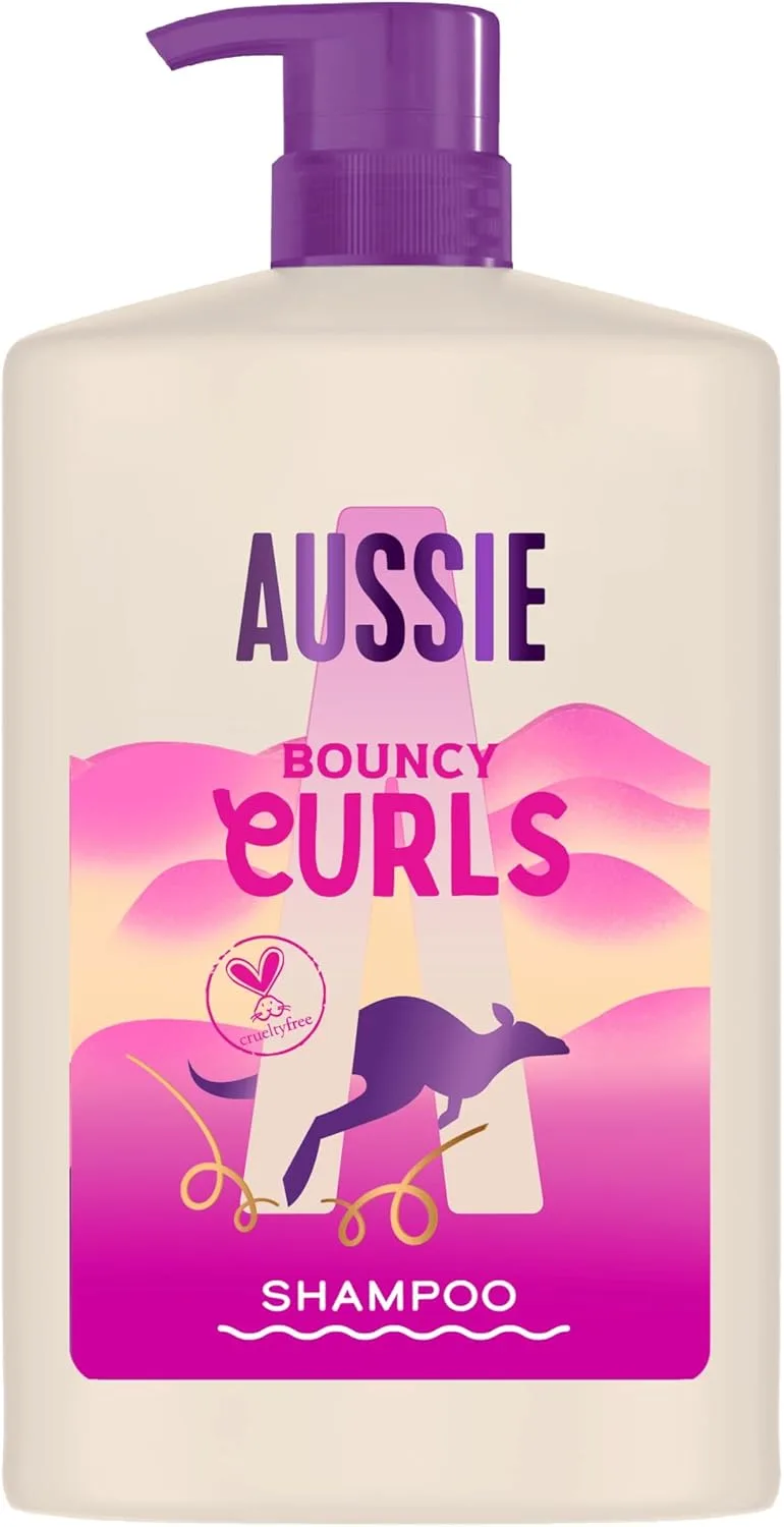 Aussie ▫️ Champô Bouncy Curls 1000ml, limpa suavemente e hidrata o cabelo ondulado e encaracolado, enriquecido com óleos de jojoba, coco e macadâmia australiana, sem silicone, vegan e sem crueldade.