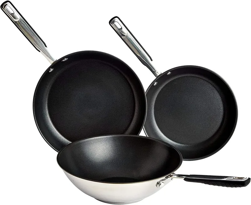 Amazon Basics ▫️ Conjunto de 3 peças em aço inoxidável antiaderente com revestimento cerâmico, frigideiras de 24 cm e 28 cm, e wok de 28 cm