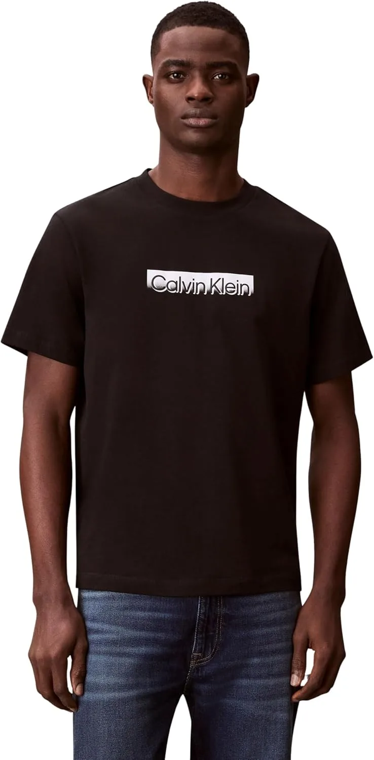 Calvin Klein ▫️ T-Shirts gráficas para homem