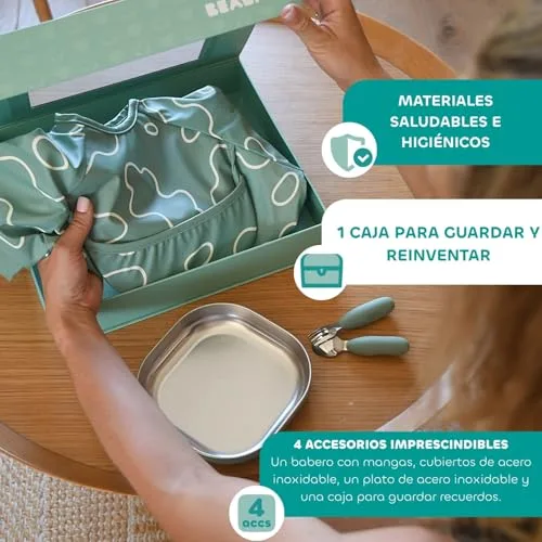 Béaba ▫️ Conjunto de Refeições para Bebés – Presente de Nascimento Completo a partir dos 4 meses – Prato de aço inoxidável para micro-ondas, talheres ergonómicos, babete com mangas, caixa de recordações – Materiais saudáveis/duradouros, verde salva 3