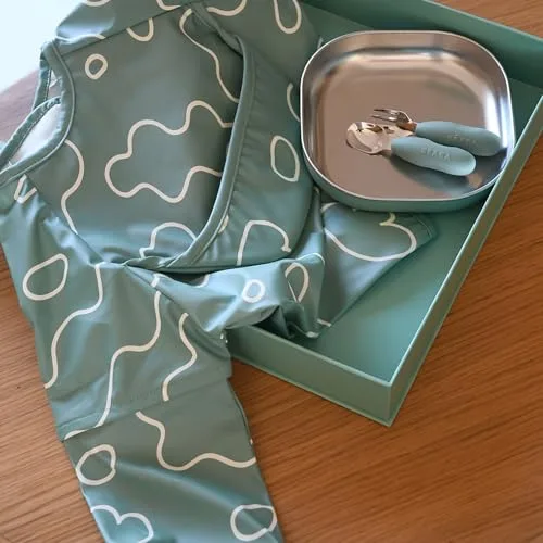 Béaba ▫️ Conjunto de Refeições para Bebés – Presente de Nascimento Completo a partir dos 4 meses – Prato de aço inoxidável para micro-ondas, talheres ergonómicos, babete com mangas, caixa de recordações – Materiais saudáveis/duradouros, verde salva 7