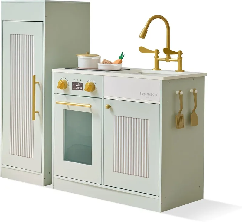 Teamson Kids ▫️ Little Chef Chester Green Kitchen com frigorífico, fogão, 12 acessórios, prateleiras e ganchos, estimula a criatividade e o trabalho de equipa