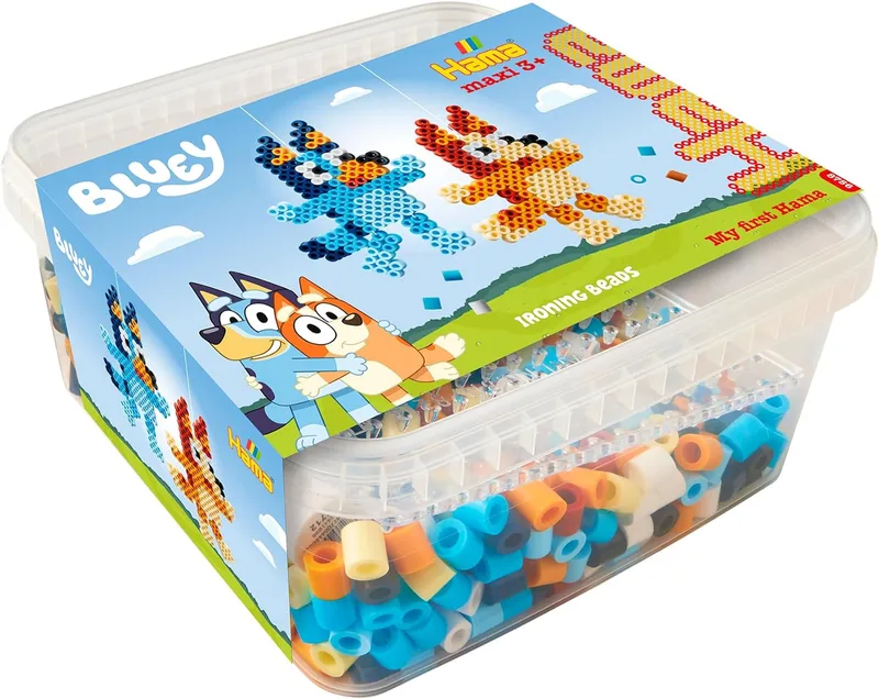 Hama ▫️ Bluey - Caixa de trabalhos manuais Maxi Beads - 900 missangas fusíveis para engomar, placa de fixação grande, folha de desenho, fio e papel para engomar - Kit de artes e trabalhos manuais para crianças a