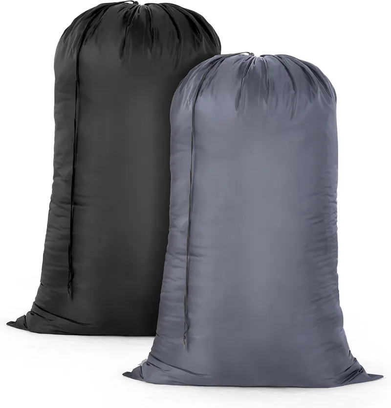 OTraki ▫️ 2 Sacos de Roupa Extragrandes, 70 x 115 cm, Saco de Armazenamento Lavável na Máquina com Cordão Ajustável para Viagens, Acampamento, Casa ou como Cesto de Roupa (Preto + Cinzento)