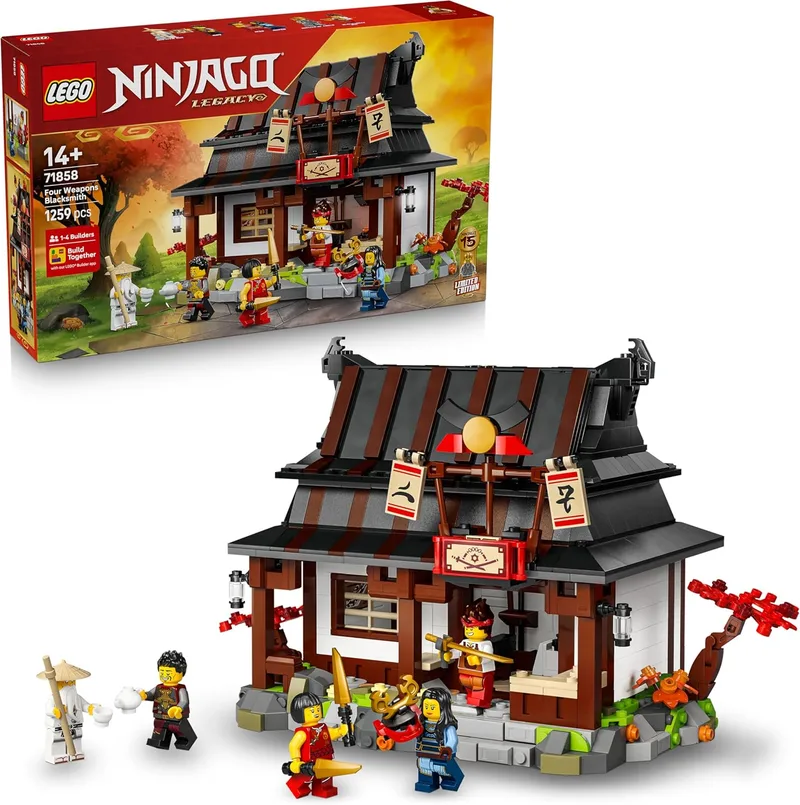LEGO Ninjago Loja de Ferreiro Quatro Armas: 15º Aniversário - Casa de Brinquedo com Minifigura e Cartões Coleccionáveis - Armas Ninja - Prenda Nostálgica para Crianças e Adolescentes com Mais de 14 Anos e Fãs - 71858