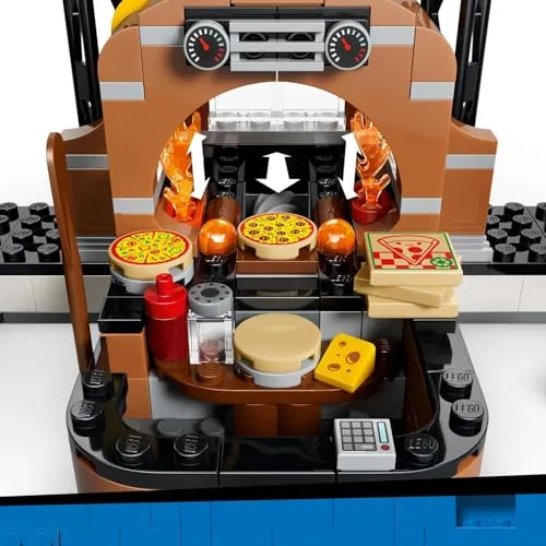 LEGO ▫️ City: Experiência de Entrega de Pizza com Veículos – Carro, Moto e Drão de Brinquedo, Comida, Máquina Recreativa e 4 Minifiguras – Presente de Aniversário para Crianças a partir dos 6 Anos – 60496 2