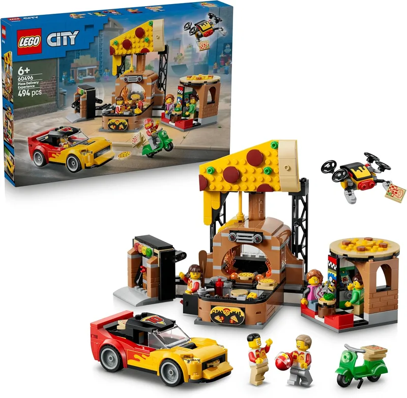 LEGO ▫️ City: Experiência de Entrega de Pizza com Veículos – Carro, Moto e Drão de Brinquedo, Comida, Máquina Recreativa e 4 Minifiguras – Presente de Aniversário para Crianças a partir dos 6 Anos – 60496
