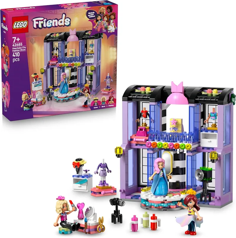 LEGO Friends Heartlake City Fashion Show - Conjunto de Vestir para Bonecas com 3 Personagens, Passarela, Roupas Personalizáveis e Acessórios de Moda, incluindo Saias e Casacos - Prenda para Raparigas a partir dos 7 anos - 42685