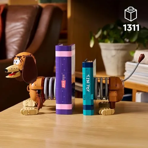 LEGO ▫️ Disney e Pixar Toy Story: Suporte para livros do Slinky - Modelos para adultos de dachshund - Decoração para estantes - Minifigura do Woody e figura de cão salsicha - Presente para fãs - 43301 2