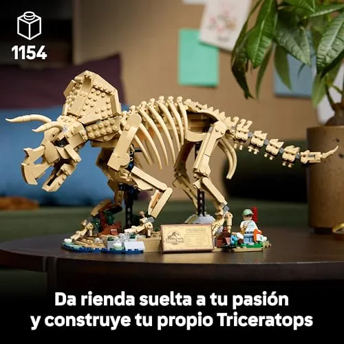 LEGO ▫️ Jurassic World Fósseis de Dinossauro: Triceratops - Kit de Maquetes para Adultos com Minifigura do Dr. Gerry Harding - Decoração para a Estante - Presente para Fãs do Parque Jurásico - 77985 2