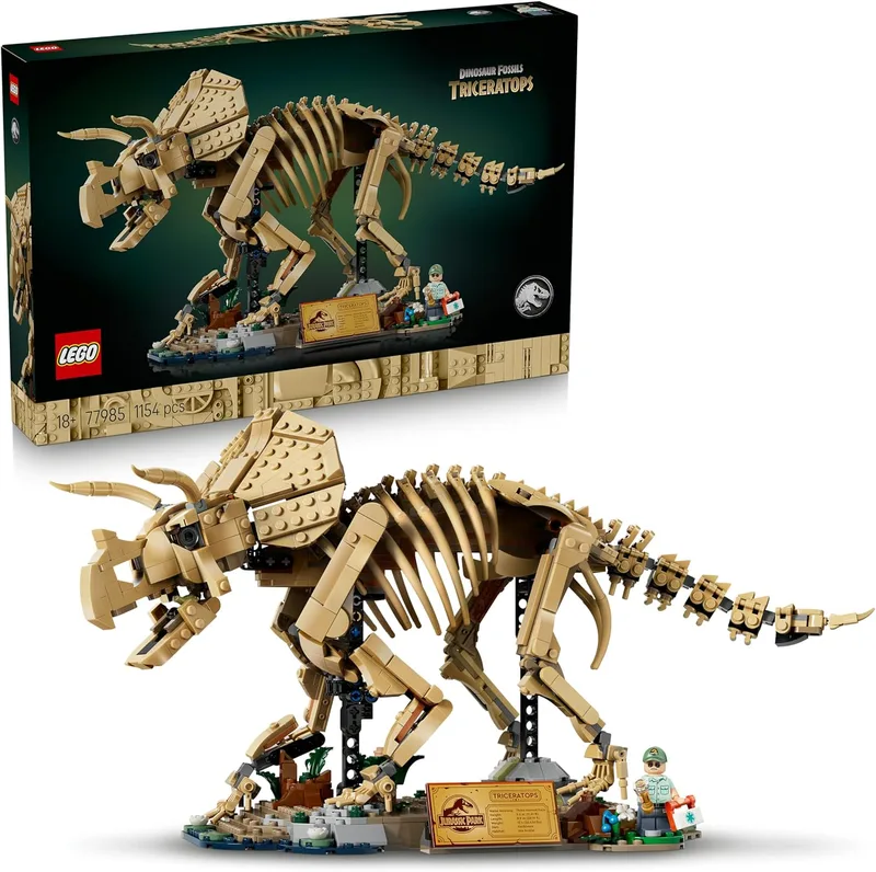 LEGO ▫️ Jurassic World Fósseis de Dinossauro: Triceratops - Kit de Maquetes para Adultos com Minifigura do Dr. Gerry Harding - Decoração para a Estante - Presente para Fãs do Parque Jurásico - 77985