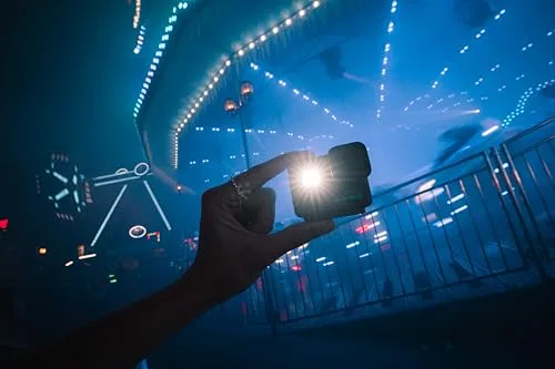 GoPro ▫️ Lit Hero: câmara de ação leve, compacta e à prova de água com luz integrada, vídeo Ultra HD 4K a 60 fps, fotografias de 12 MP, ecrã tátil e estabilização HyperSmooth 6