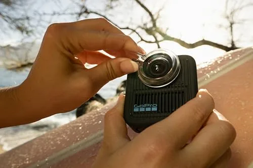 GoPro ▫️ Pacote MAX2 + Acessórios: Inclui uma haste de extensão de 1,2 m (4 pés), 2 baterias Enduro de 1960 mAh e um cartão microSD SanDisk de 64 GB 4