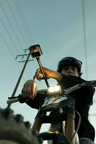 GoPro ▫️ Pacote MAX2 + Acessórios: Inclui uma haste de extensão de 1,2 m (4 pés), 2 baterias Enduro de 1960 mAh e um cartão microSD SanDisk de 64 GB 6