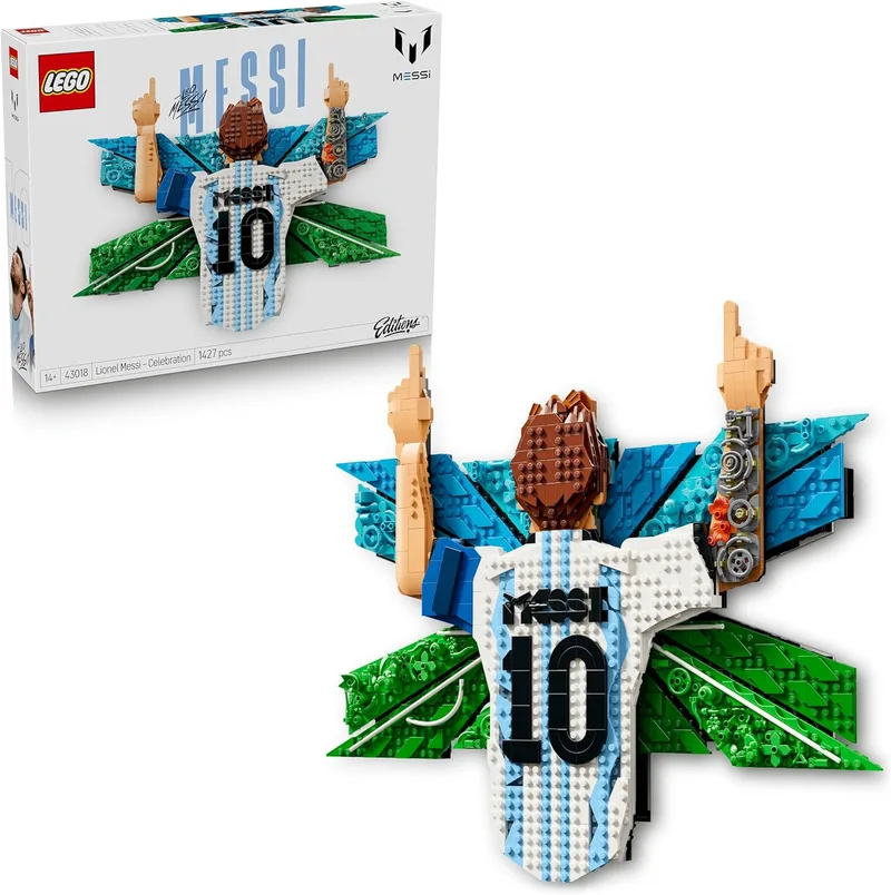LEGO ▫️ Editions Lionel Messi: Comemoração - Maquete 3D para decoração de parede do quarto - Presente de futebol para rapazes e raparigas a partir dos 14 anos e adultos fãs do desporto - 43018