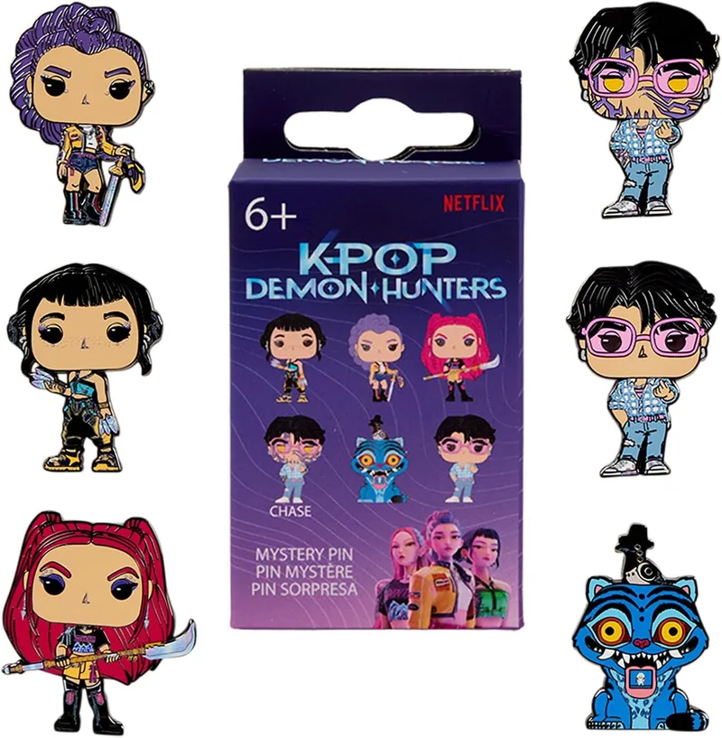 Funko ▫️ Loungefly - KPop Demon Hunters - Pins esmaltados numa caixa surpresa - 1 de 6 personagens: Jinu, Rumi, Zoey, Mira, Derpy - Possibilidade de obter uma variante rara: Jinu com marcas demoníacas brilhantes