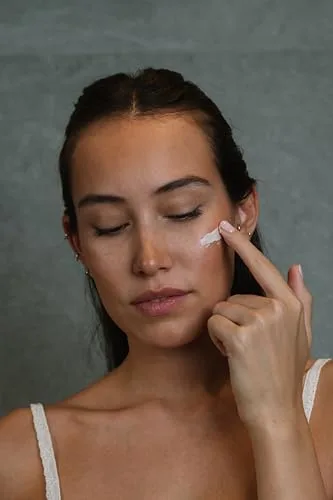 MHN Beauty ▫️ Protetor solar facial FPS 50 + Vitamina C · 50 ml 3