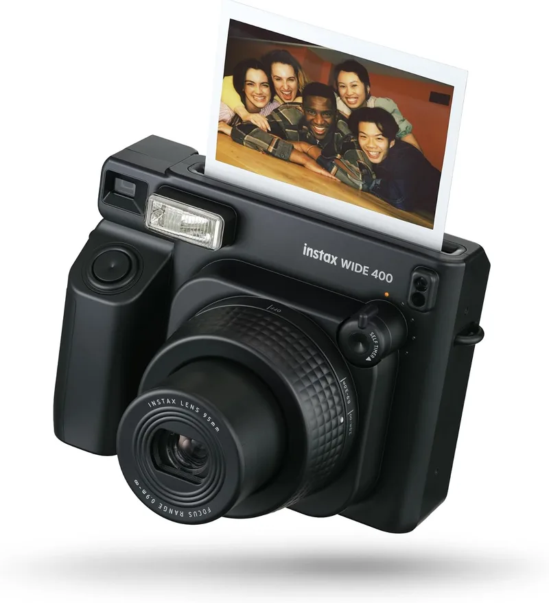 instax ▫️ Wide 400. Câmara instantânea com exposição automática e controlo do flash. Utiliza película Wide, vendida separadamente. Cor: preta