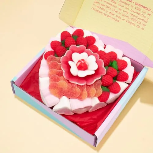 BELROS ▫️ Pacote Especial com Bolo e Doces em Forma de Coração. Presente original, perfeito para ocasiões especiais, como o Dia da Mãe, celebrações e aniversários. Ideia de presente para casais. Doces variados 3