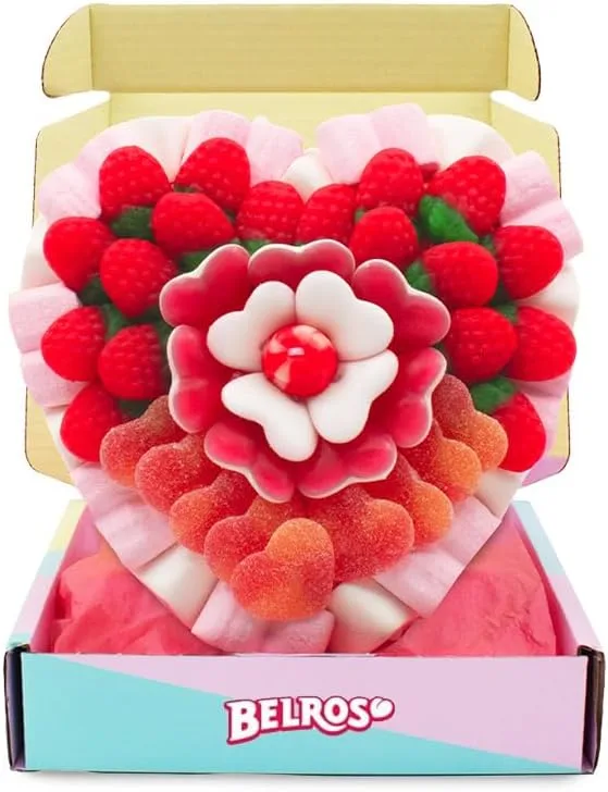BELROS ▫️ Pacote Especial com Bolo e Doces em Forma de Coração. Presente original, perfeito para ocasiões especiais, como o Dia da Mãe, celebrações e aniversários. Ideia de presente para casais. Doces variados