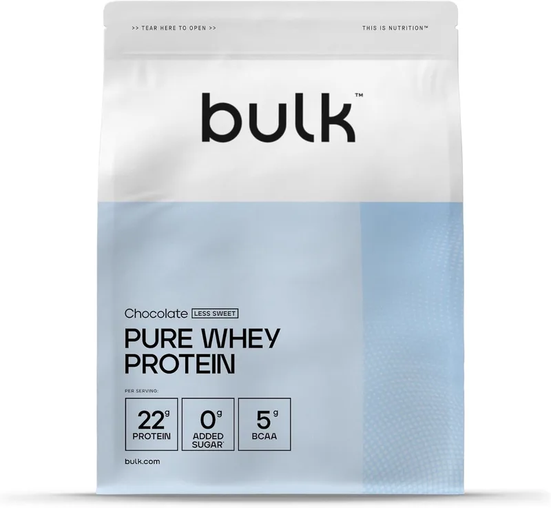 Bulk ▫️ Pure Whey Protein Powder Less Sweet, Chocolate, 22g de Proteína 5g de BCAA por dose, Batido de Concentrado de Proteína de Soro de Leite, Baixo Teor de Açúcar, Apoia o Crescimento e Recuperação Muscular, 2.5kg