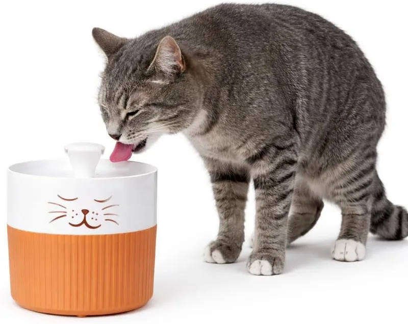 Flamingo ▫️ Beberouro para gatos e cães - Mali redondo em terracota e branco - design exclusivo - 2 L - plástico - bomba super silenciosa com desligamento automático - filtro de carvão ativado - indicador luminoso