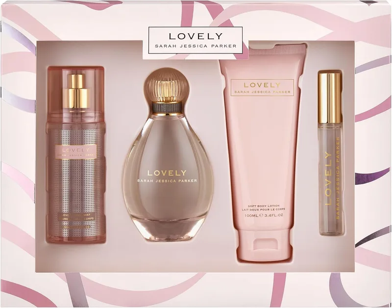 Sarah Jessica Parker ▫️ Conjunto de Presentes Lovely EDP + Body Mist + Loção Corporal 100 ml + EDP 10 ml em roll-on