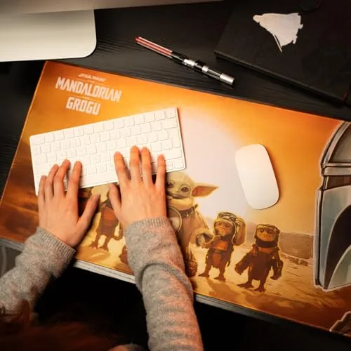 Grupo Erik ▫️ Star Wars: O Mandaloriano - Tapete de Secretária XXL com o Grogu 5