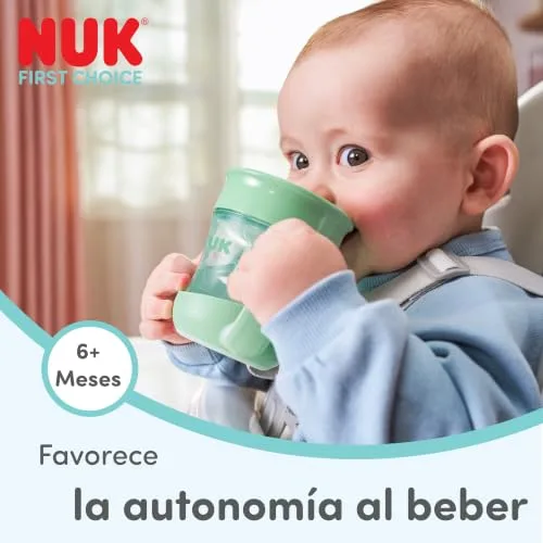 NUK ▫️ Mini Magic Cup Night – copo de treino para bebés, a partir dos 6 meses, verde e cinzento, copo para bebés de 160 ml, rebordo antiderramamento de 360°, pegas antiderrapantes, brilha no escuro, 2 unidades 2